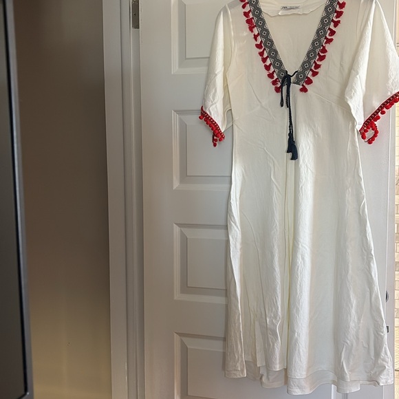 Zara, lovely dress, size small. Mainly white with navy and red accents - Picture 3 of 4